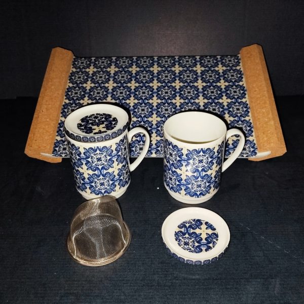 Tabuleiro com Asas de Cortiça e Canecas de Chá com Filtro