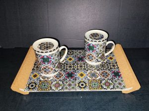 Tabuleiro com Asas de Cortiça e Canecas de Chá com Filtro